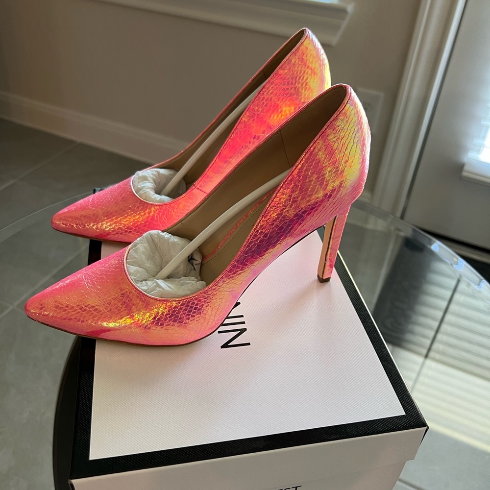 Brand new Pink Tatiana pumps from Nine West. Size 9
